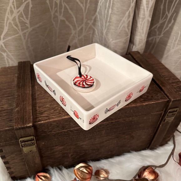 RAE DUNN OG FARMHOUSE HOME DECOR  PEPPERMINT CANDY NAPKIN HOLD CHRISTMAS XMAS - Picture 1 of 4